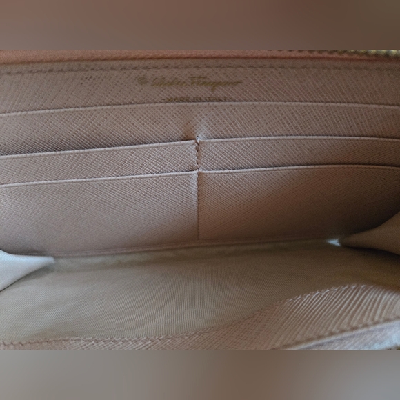 Salvatore Ferragamo Miss Vara Bow 3/4 Zip Leather Wallet - Picture 15 of 16